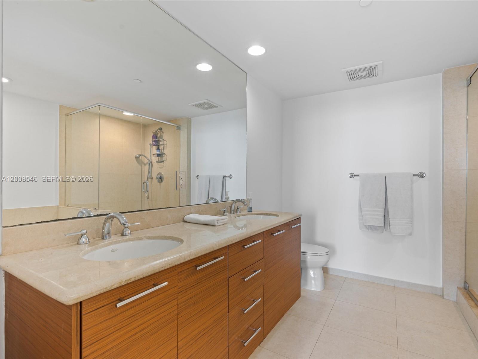 50 Biscayne Blvd #3308 Miami, FL 33132