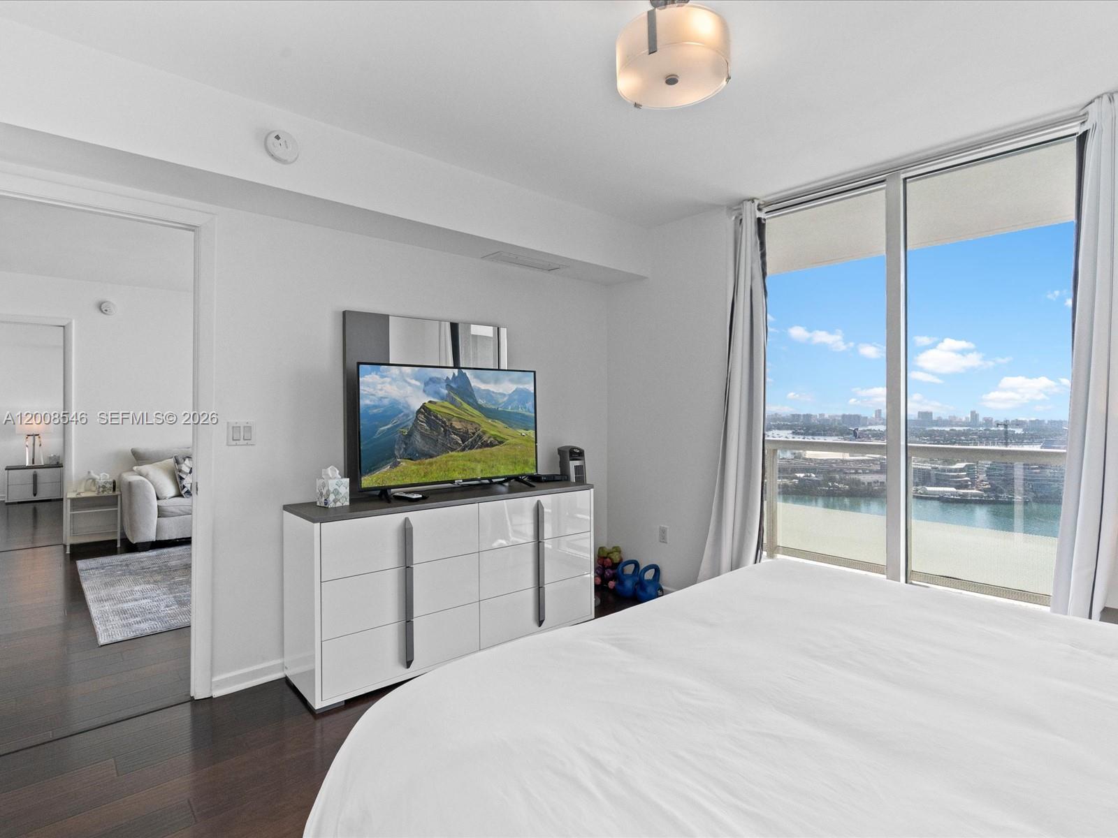 50 Biscayne Blvd #3308 Miami, FL 33132