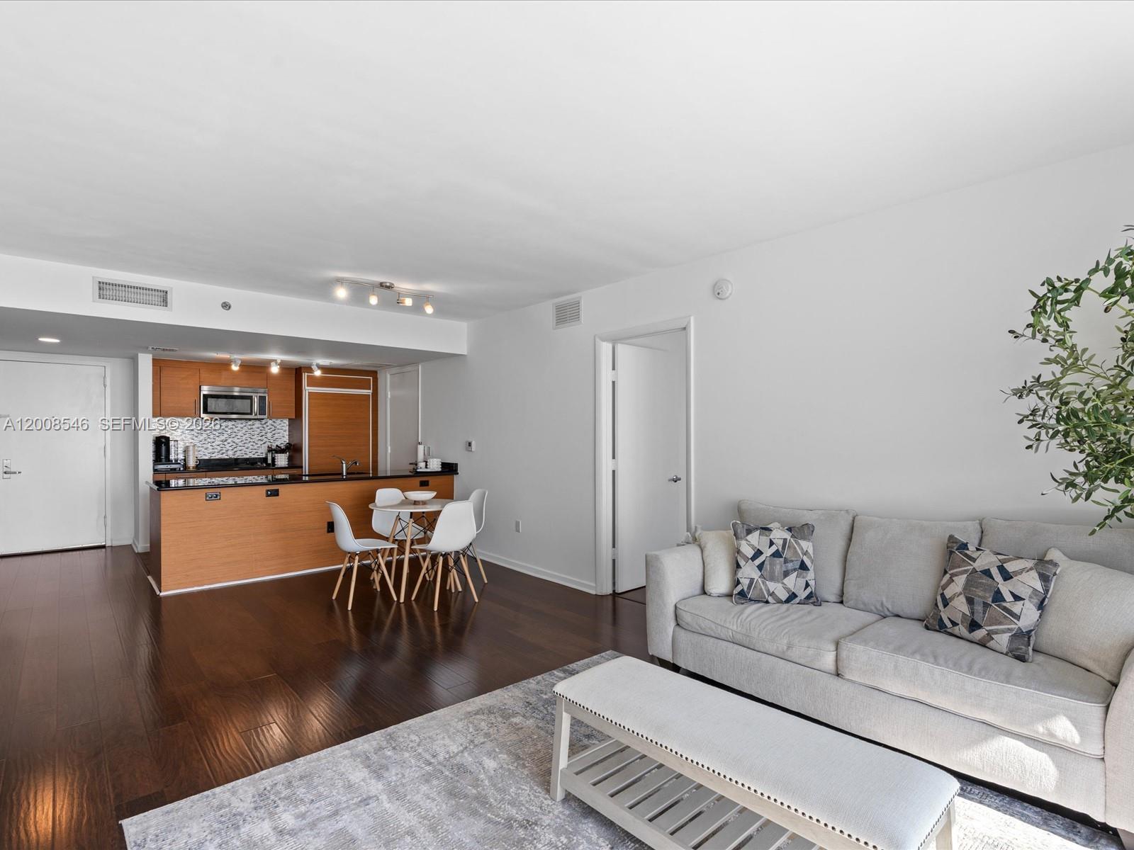 50 Biscayne Blvd #3308 Miami, FL 33132