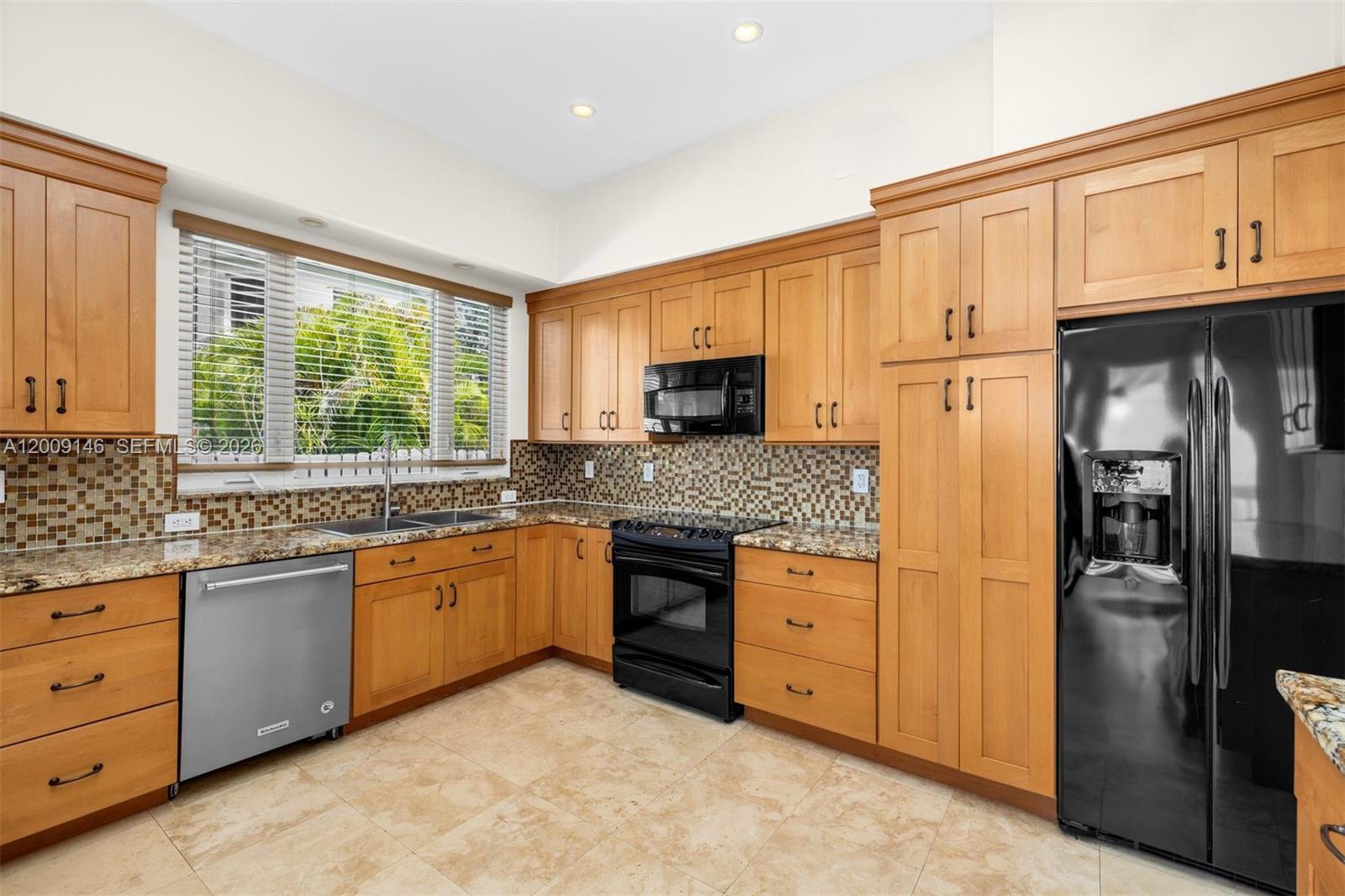 4340 Pine Tree Dr Miami Beach, FL 33140