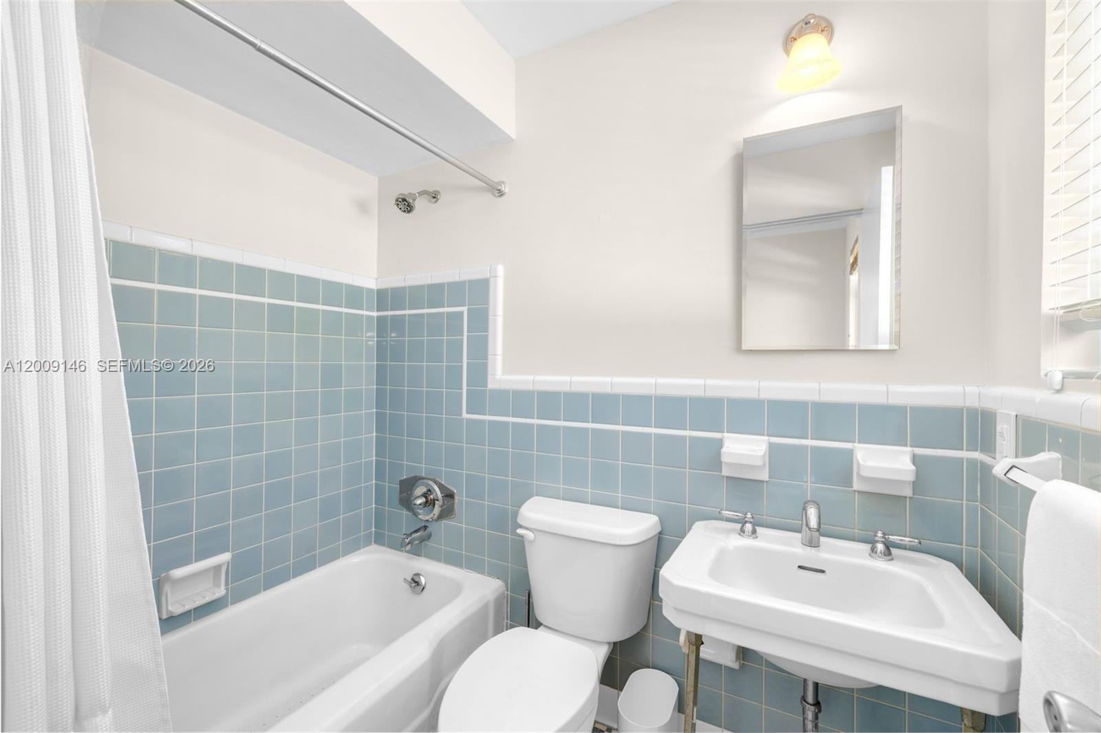 4340 Pine Tree Dr Miami Beach, FL 33140