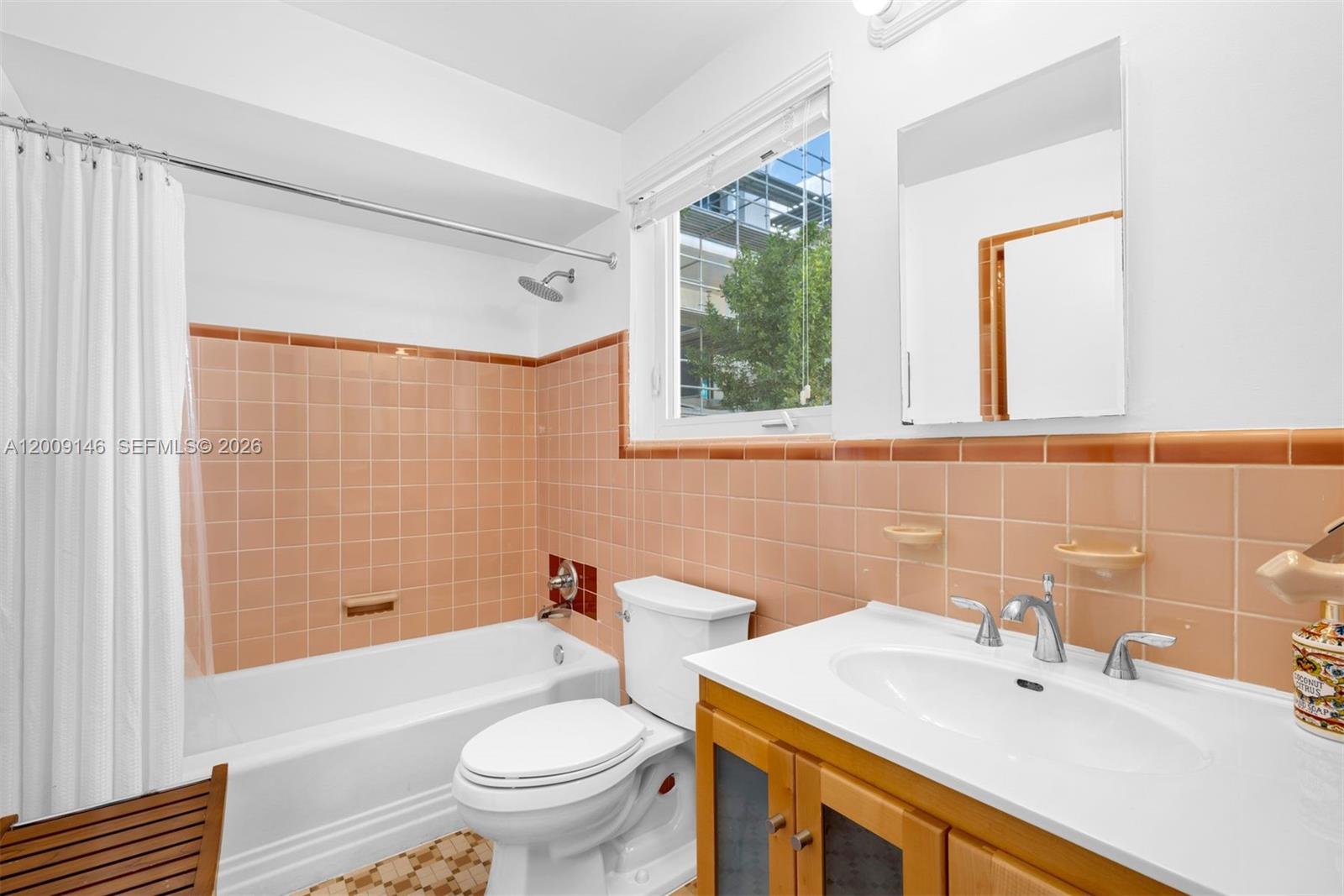 4340 Pine Tree Dr Miami Beach, FL 33140