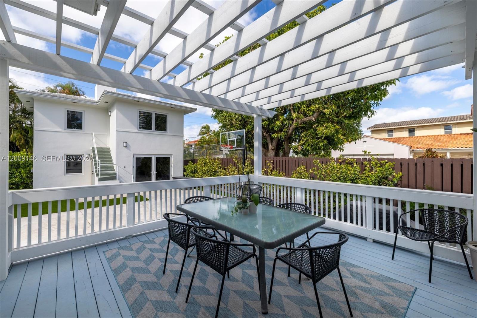4340 Pine Tree Dr Miami Beach, FL 33140