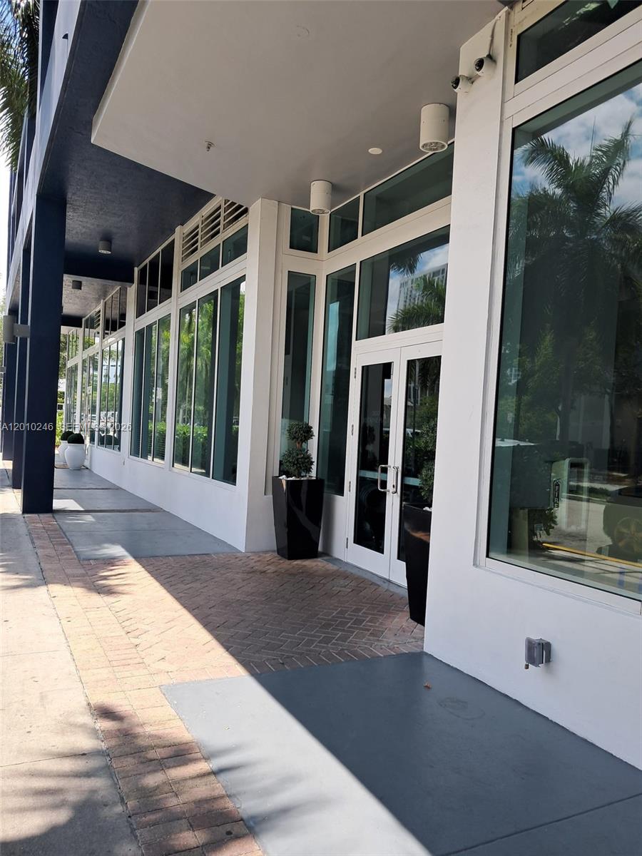 image 1800 Biscayne Plaza3