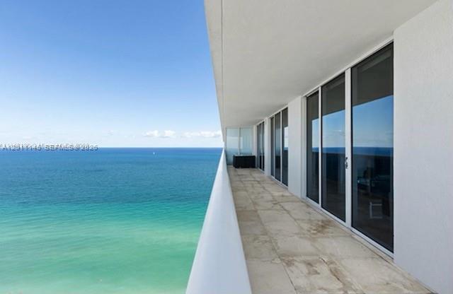 image Beach Club 213