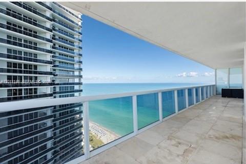 image Beach Club 21