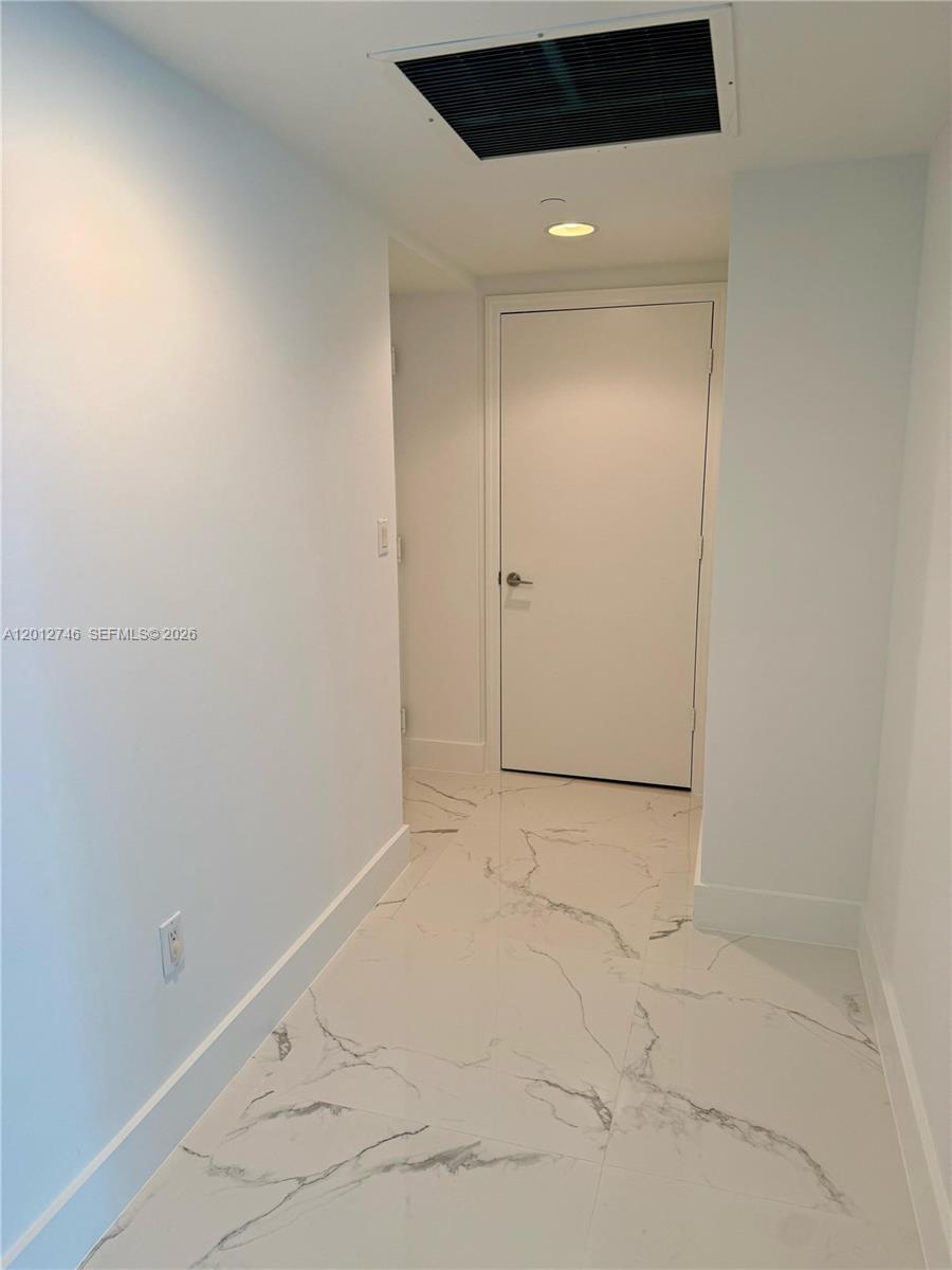 image 500 Brickell West11