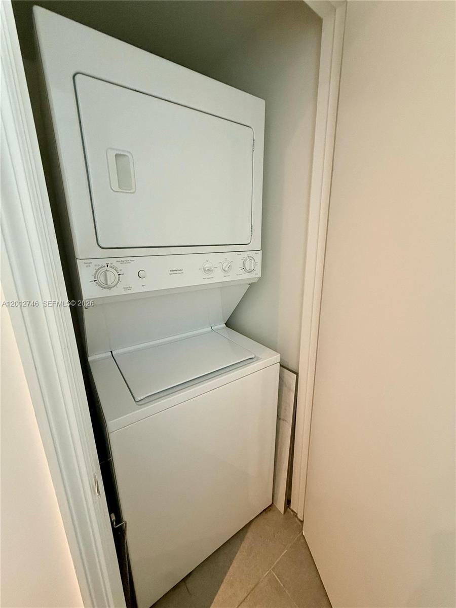 image 500 Brickell West12