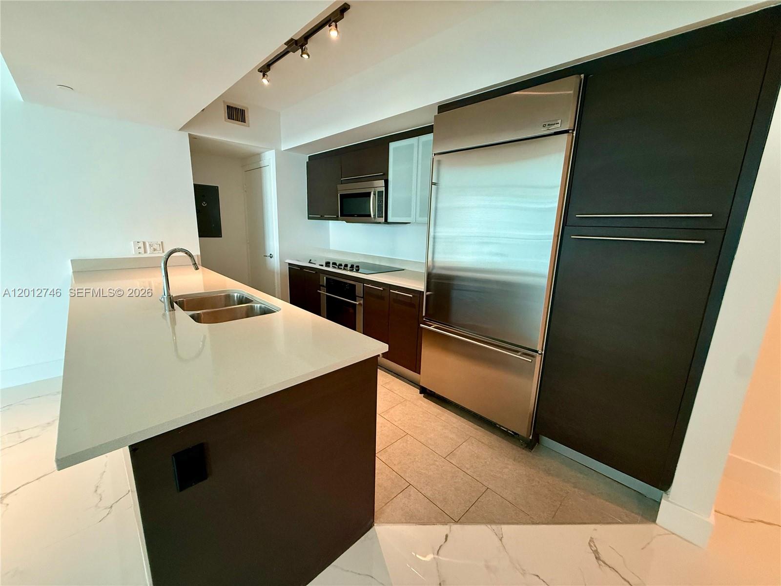 image 500 Brickell West1