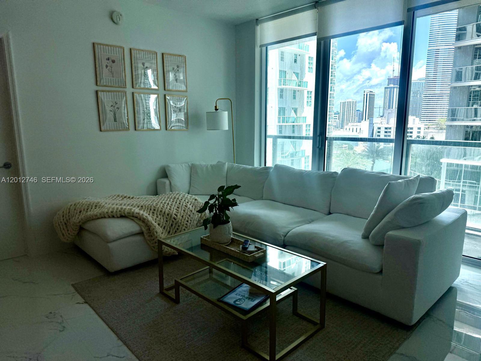 image 500 Brickell West3