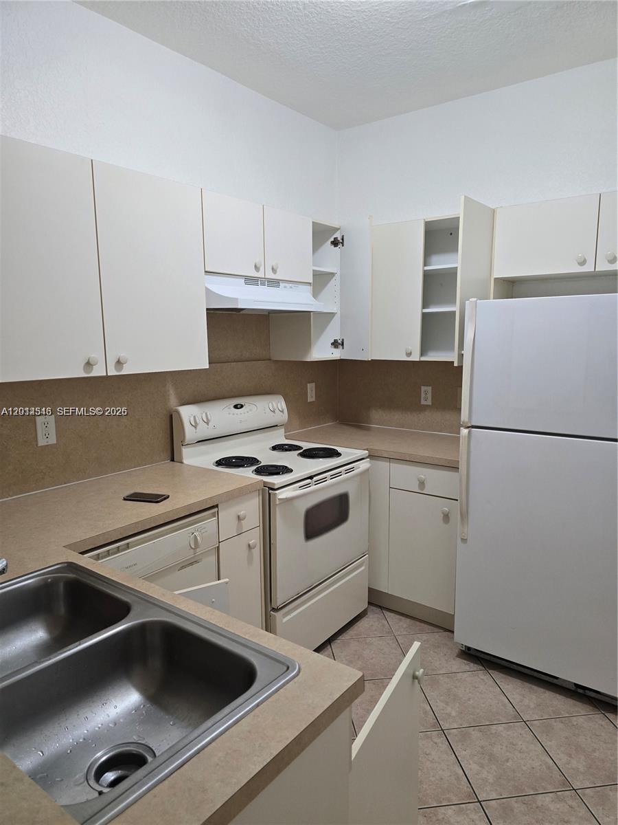 1304 N Santa Catalina Cir #1304 North Lauderdale, FL 33068