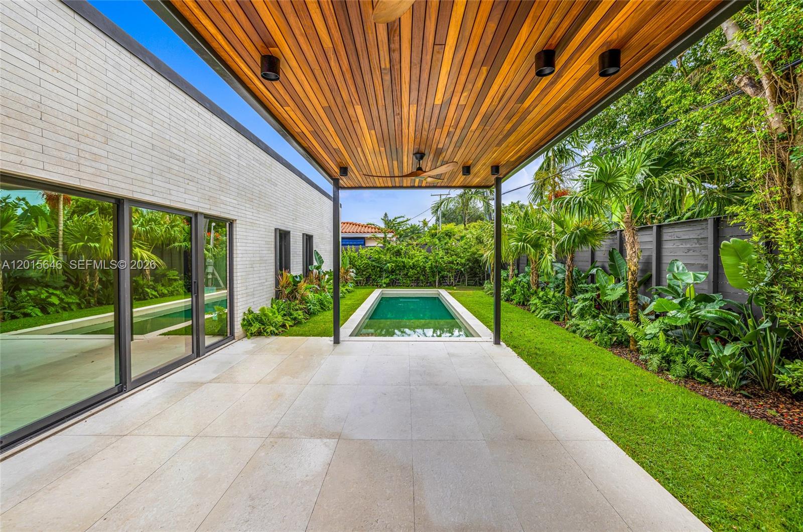 72 W Shore Dr W Miami, FL 33133