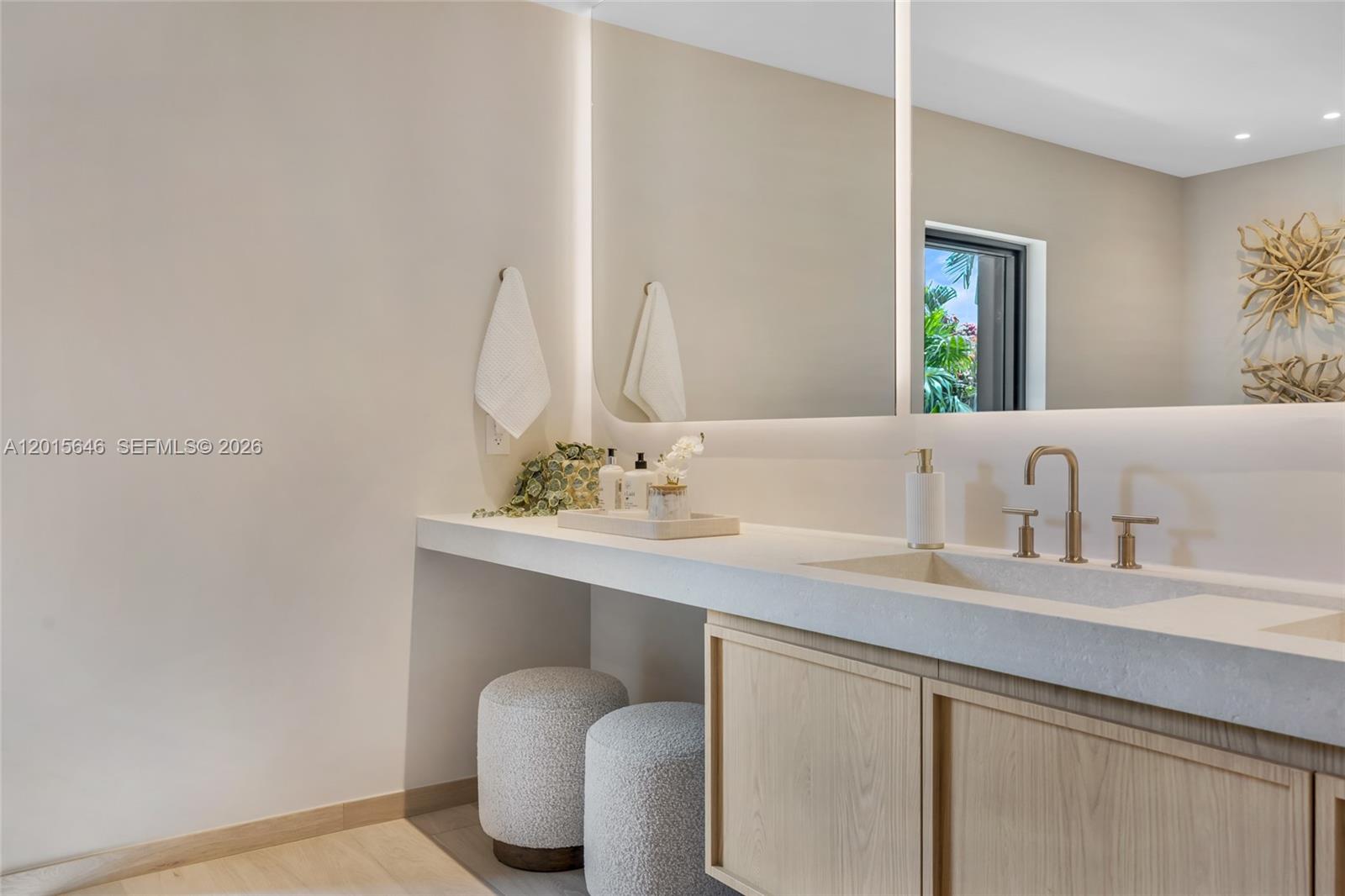 72 W Shore Dr W Miami, FL 33133