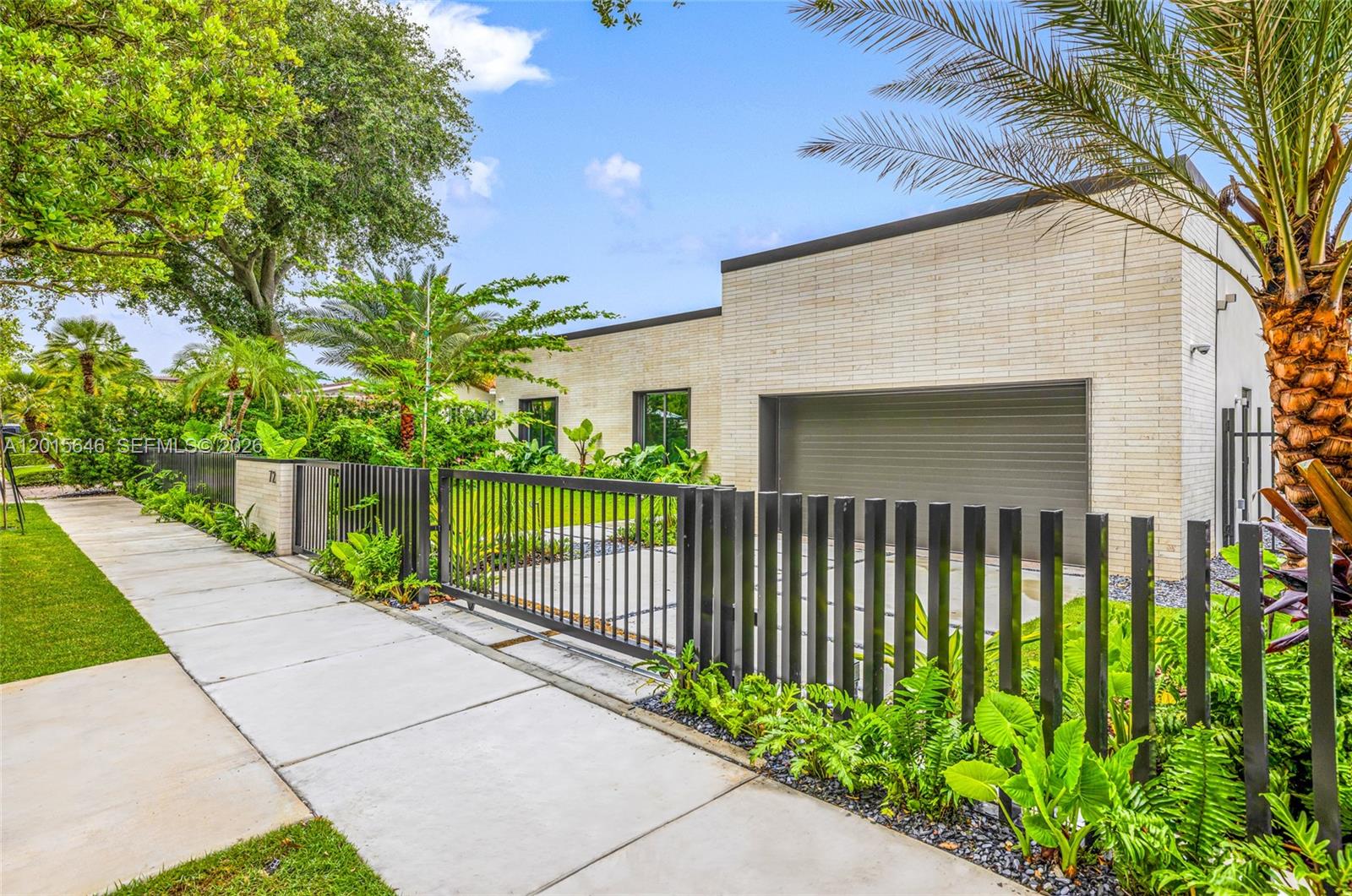 72 W Shore Dr W Miami, FL 33133
