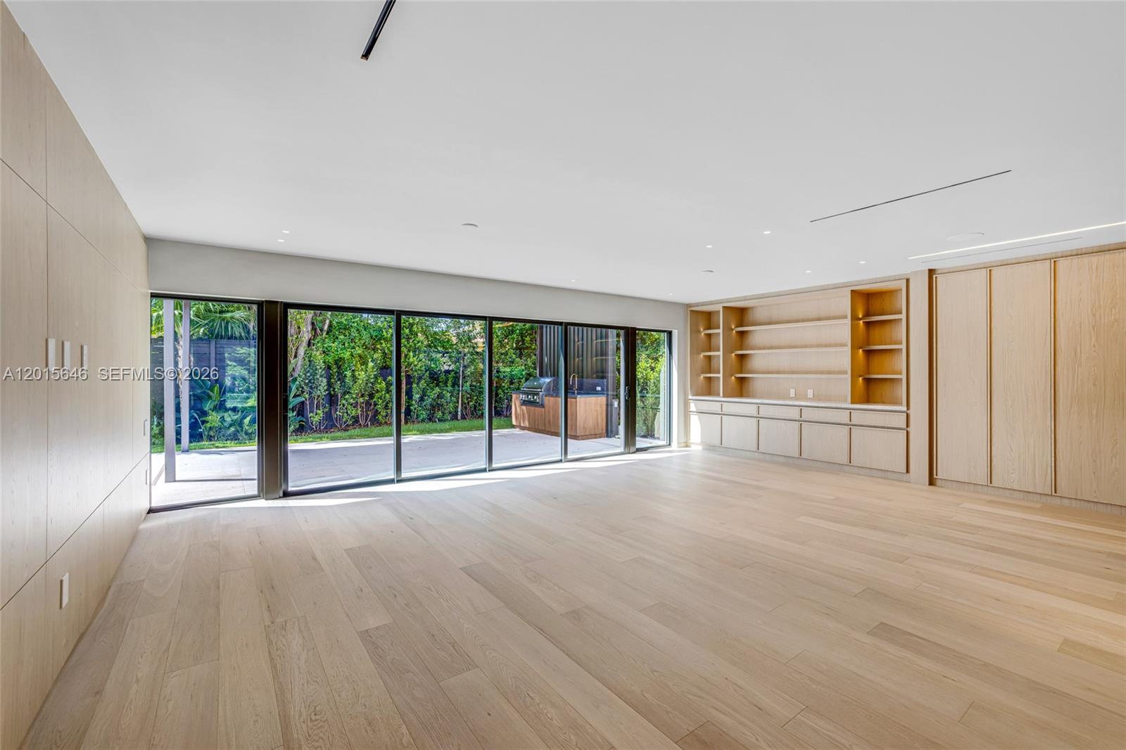 72 W Shore Dr W Miami, FL 33133