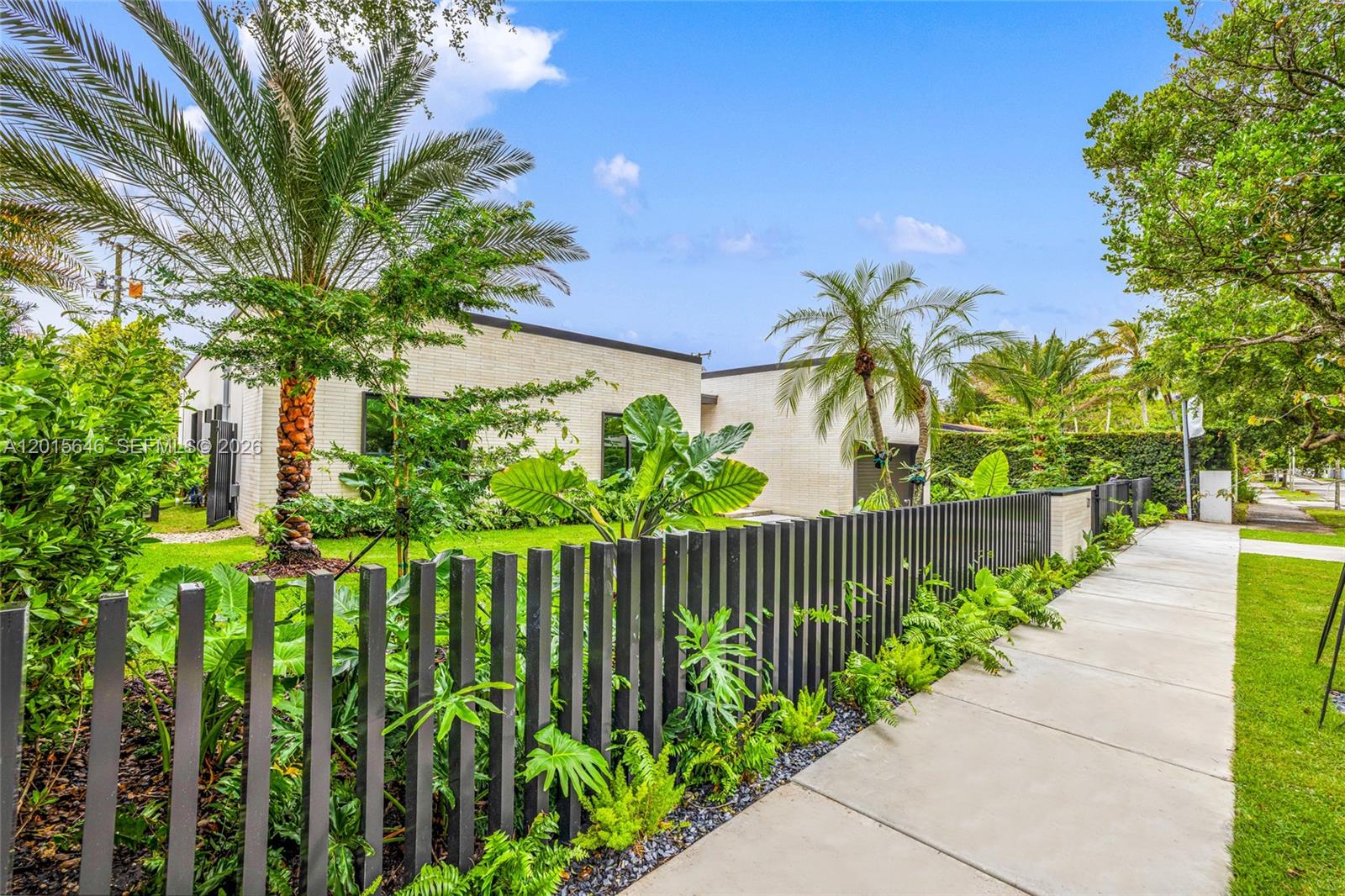 72 W Shore Dr W Miami, FL 33133