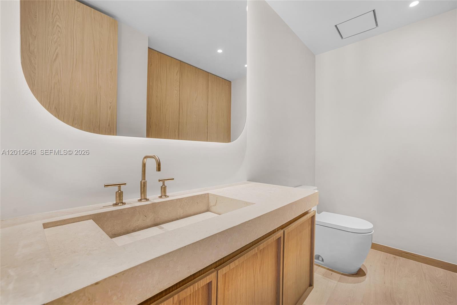 72 W Shore Dr W Miami, FL 33133