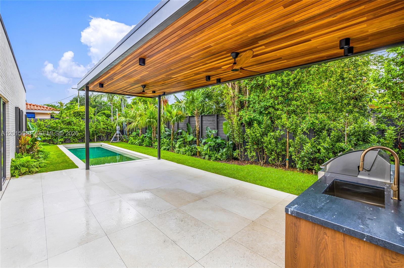 72 W Shore Dr W Miami, FL 33133