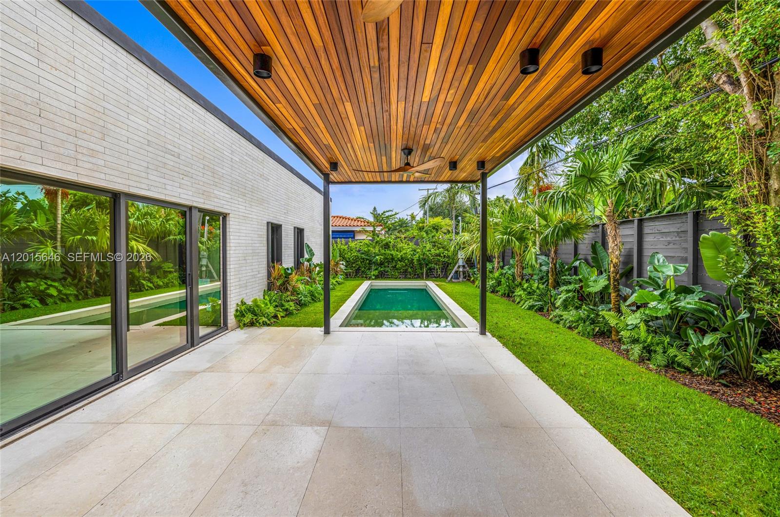72 W Shore Dr W Miami, FL 33133