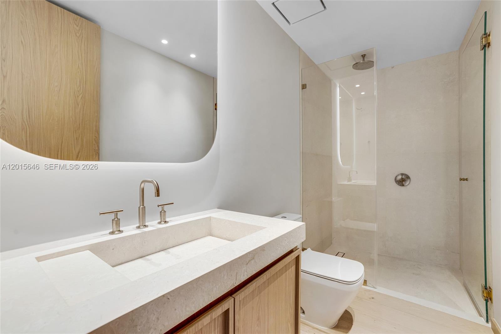 72 W Shore Dr W Miami, FL 33133