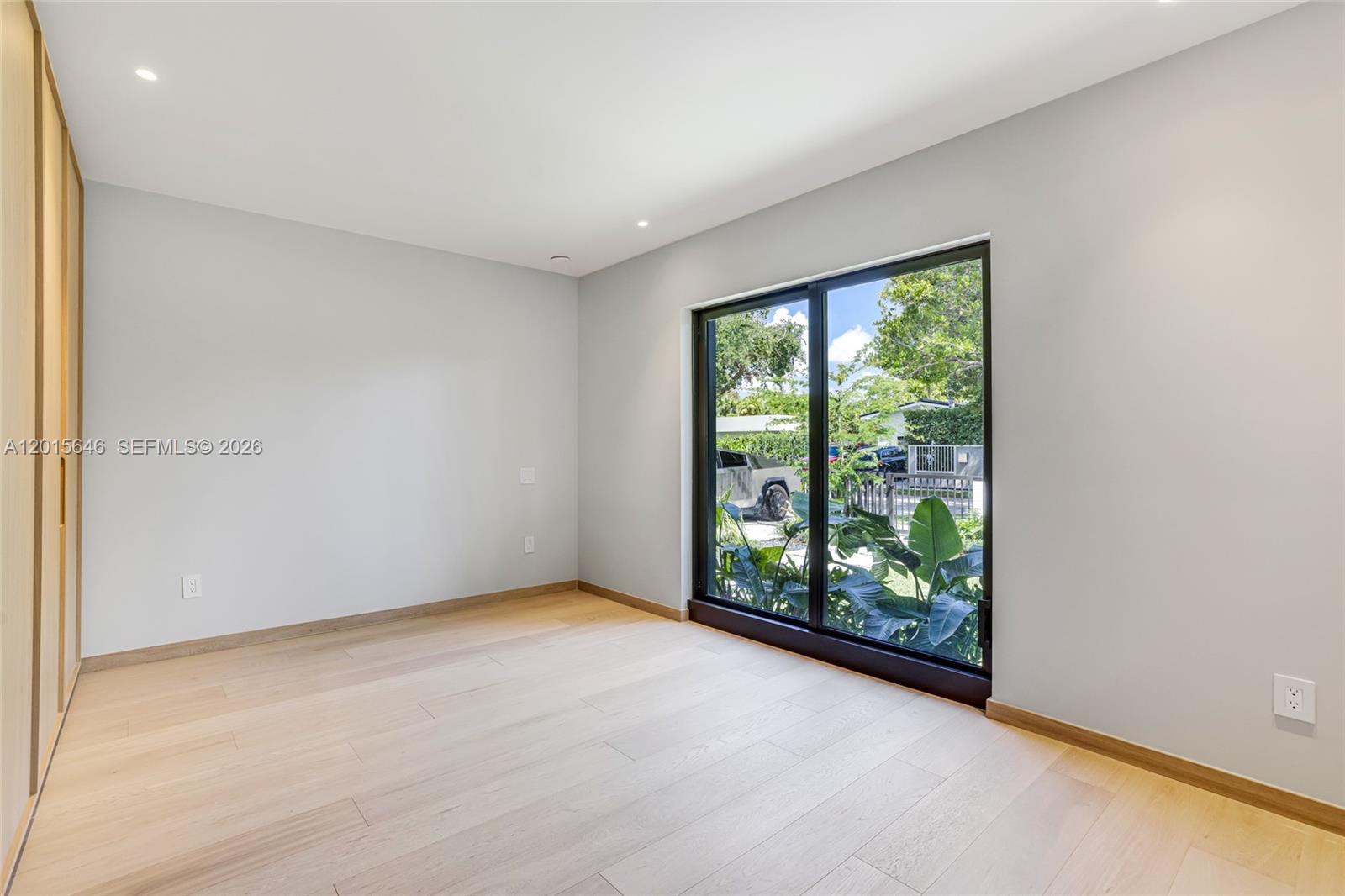 72 W Shore Dr W Miami, FL 33133