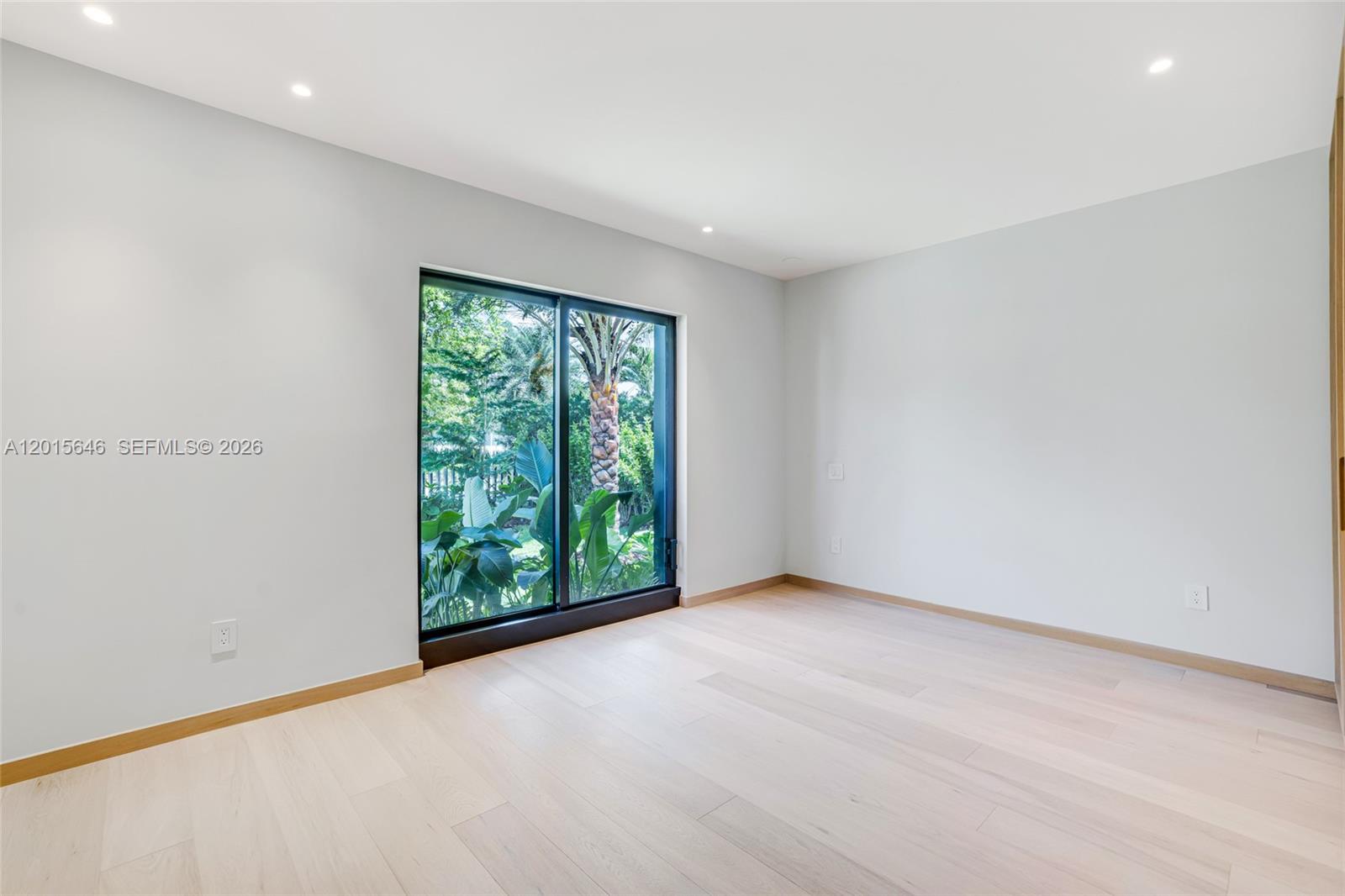72 W Shore Dr W Miami, FL 33133