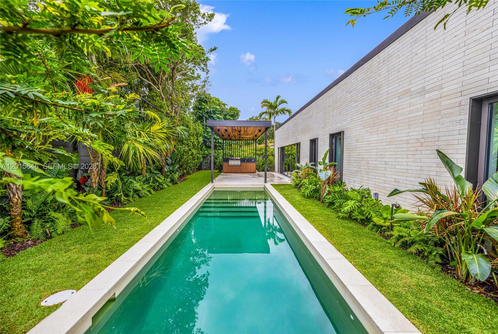72 W Shore Dr W Miami, FL 33133