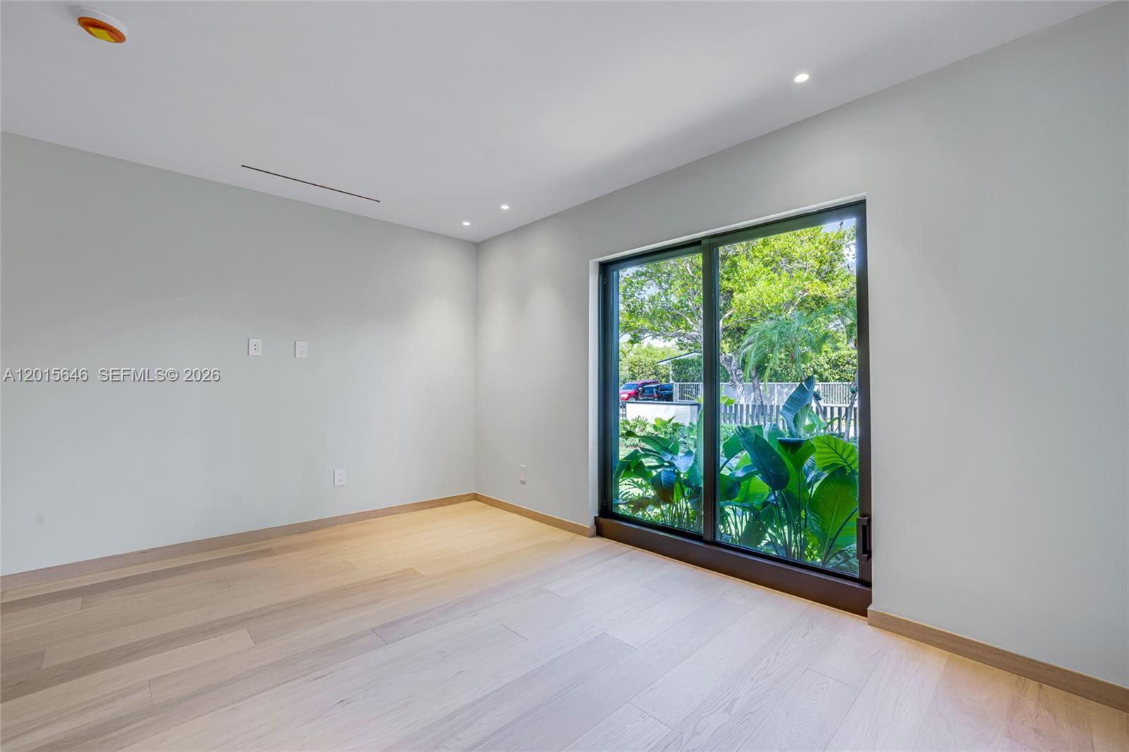 72 W Shore Dr W Miami, FL 33133