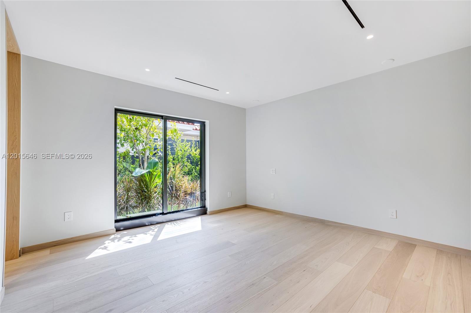 72 W Shore Dr W Miami, FL 33133