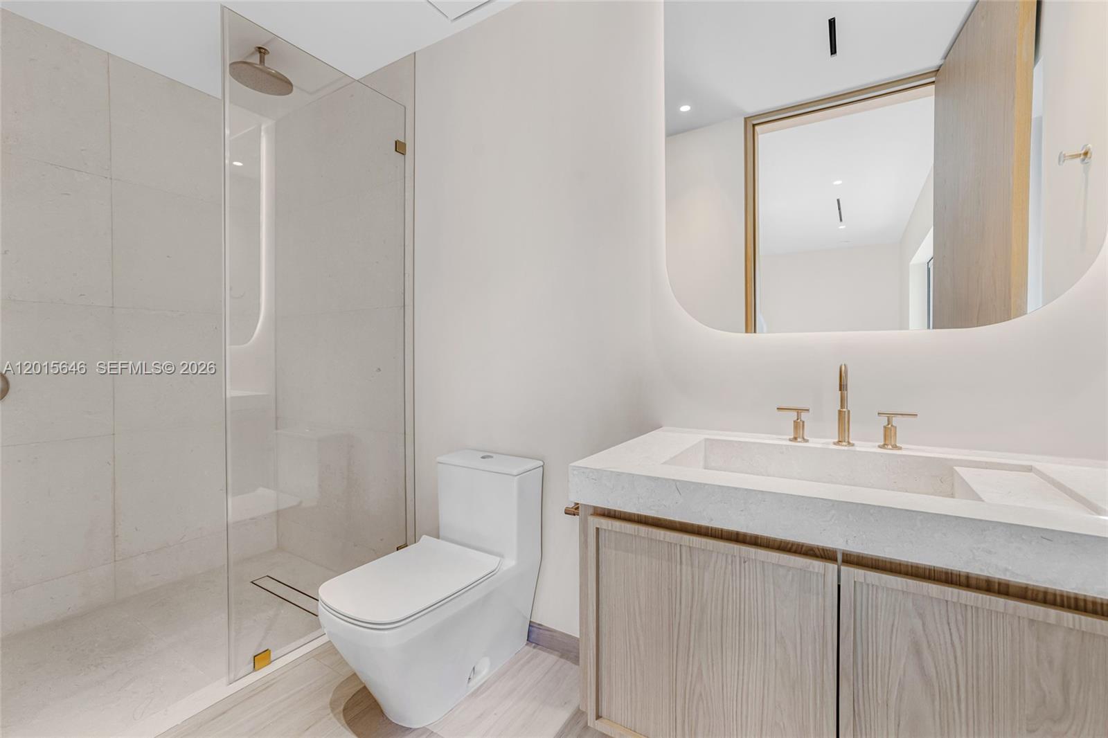 72 W Shore Dr W Miami, FL 33133