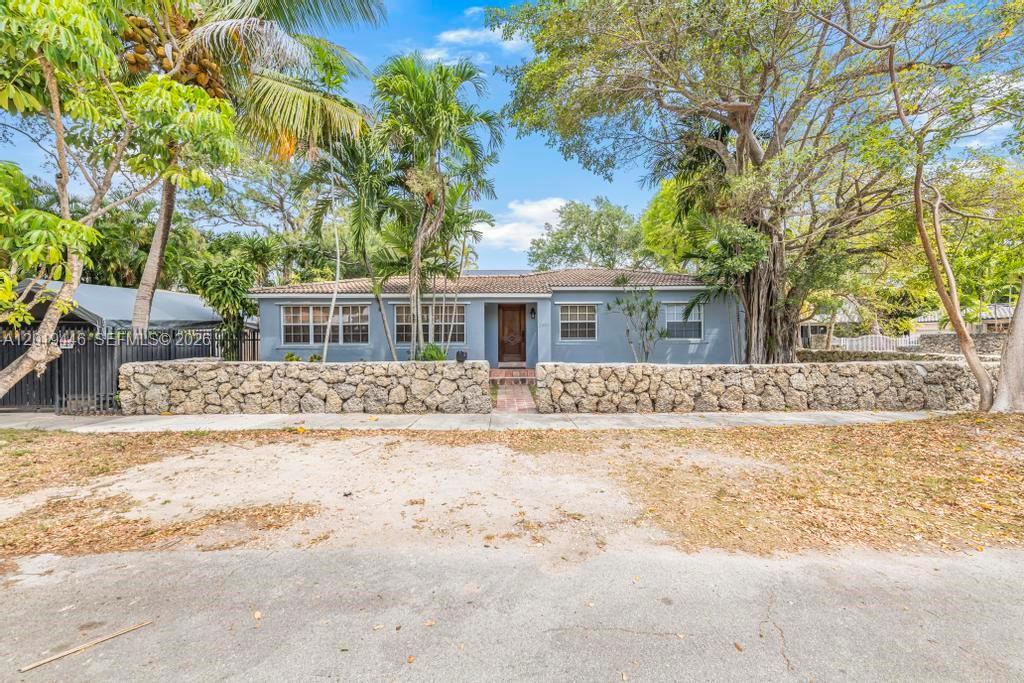 2301 Tequesta Ln