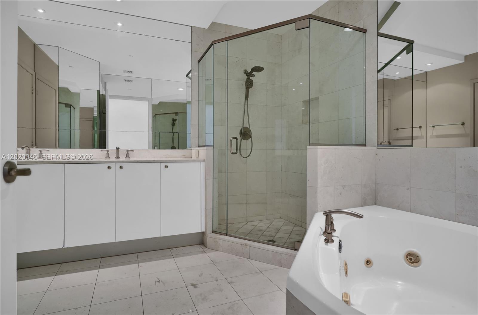 901 Brickell Key Blvd #3204 Miami, FL 33131