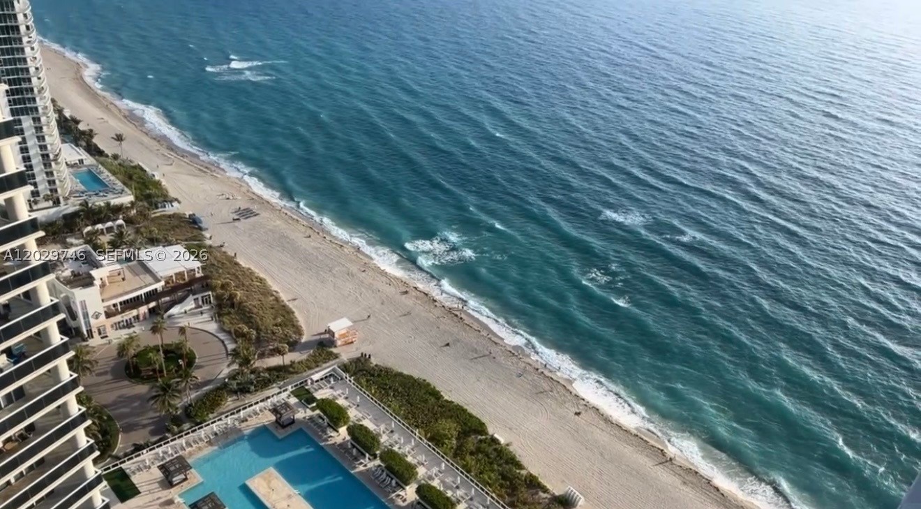 image Beach Club 25