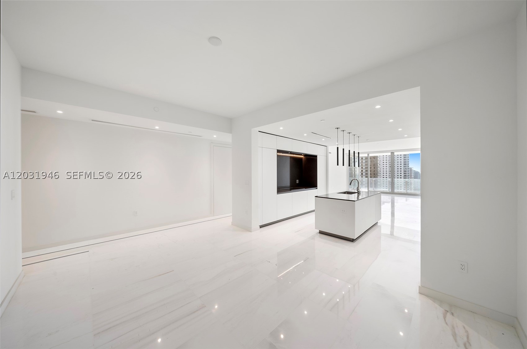 300 Biscayne Blvd Way #1904C Miami, FL 33131