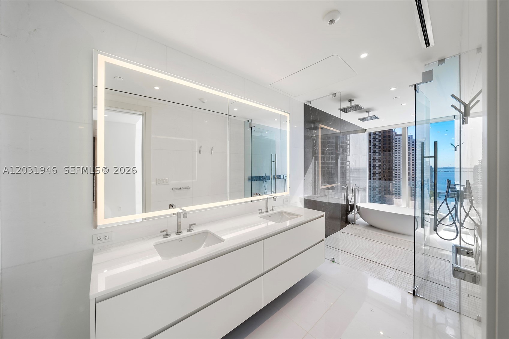 300 Biscayne Blvd Way #1904C Miami, FL 33131
