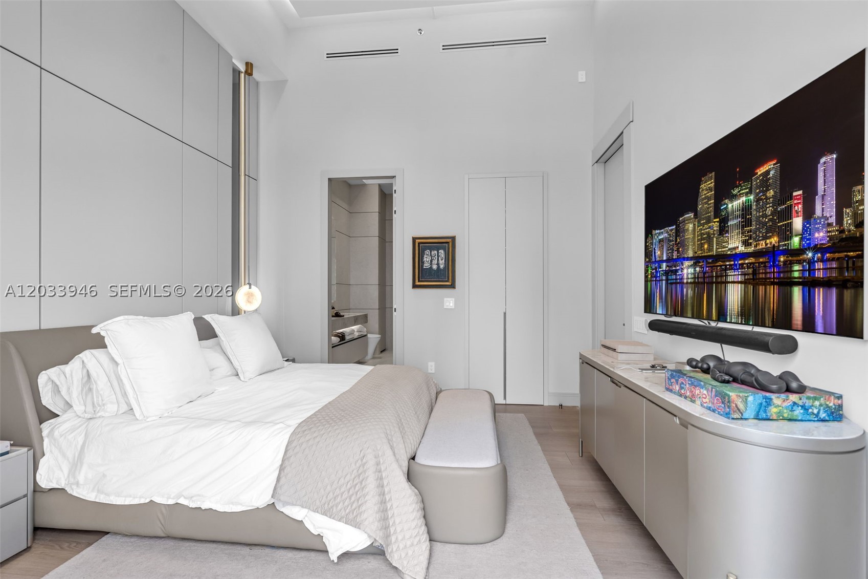 475 Brickell Ave #2215 Miami, FL 33131