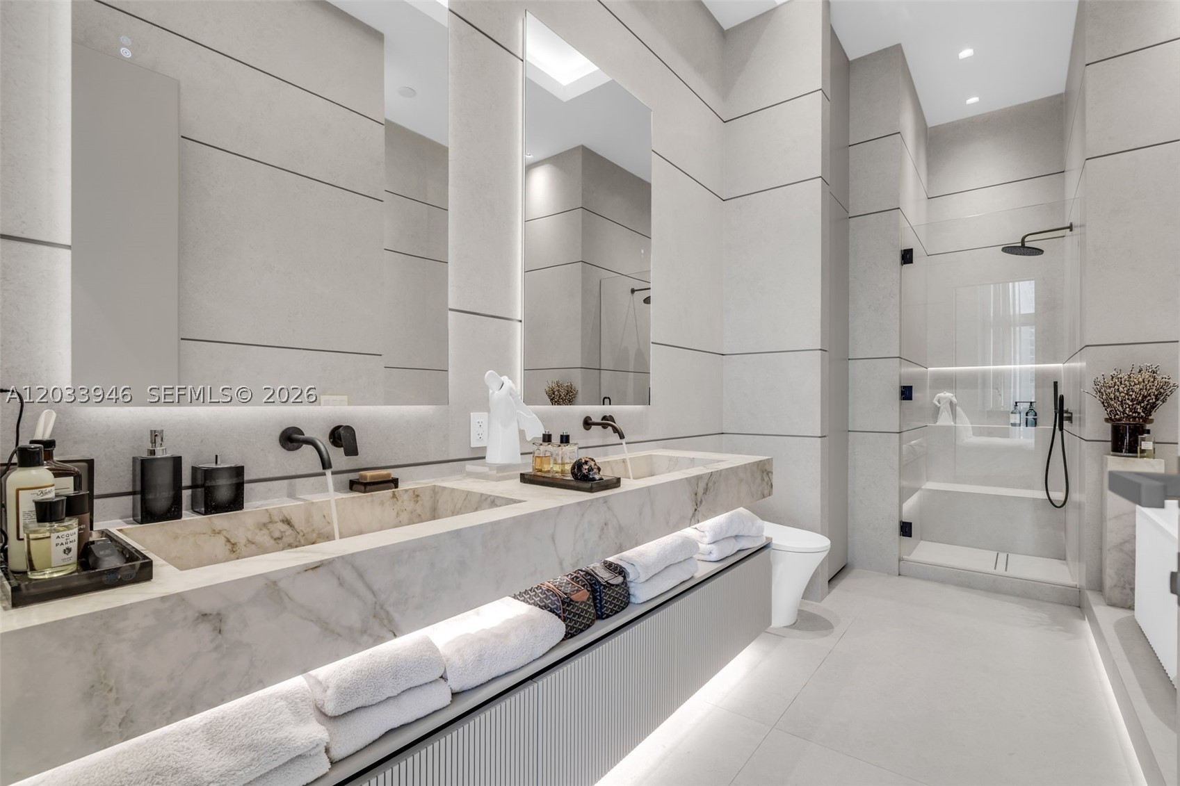 475 Brickell Ave #2215 Miami, FL 33131