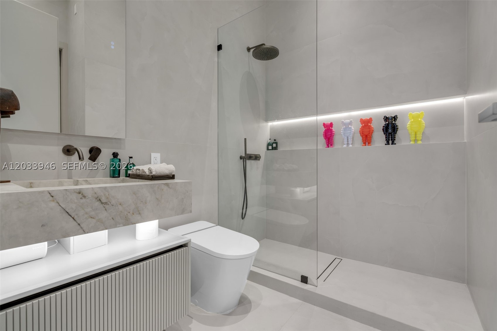 475 Brickell Ave #2215 Miami, FL 33131