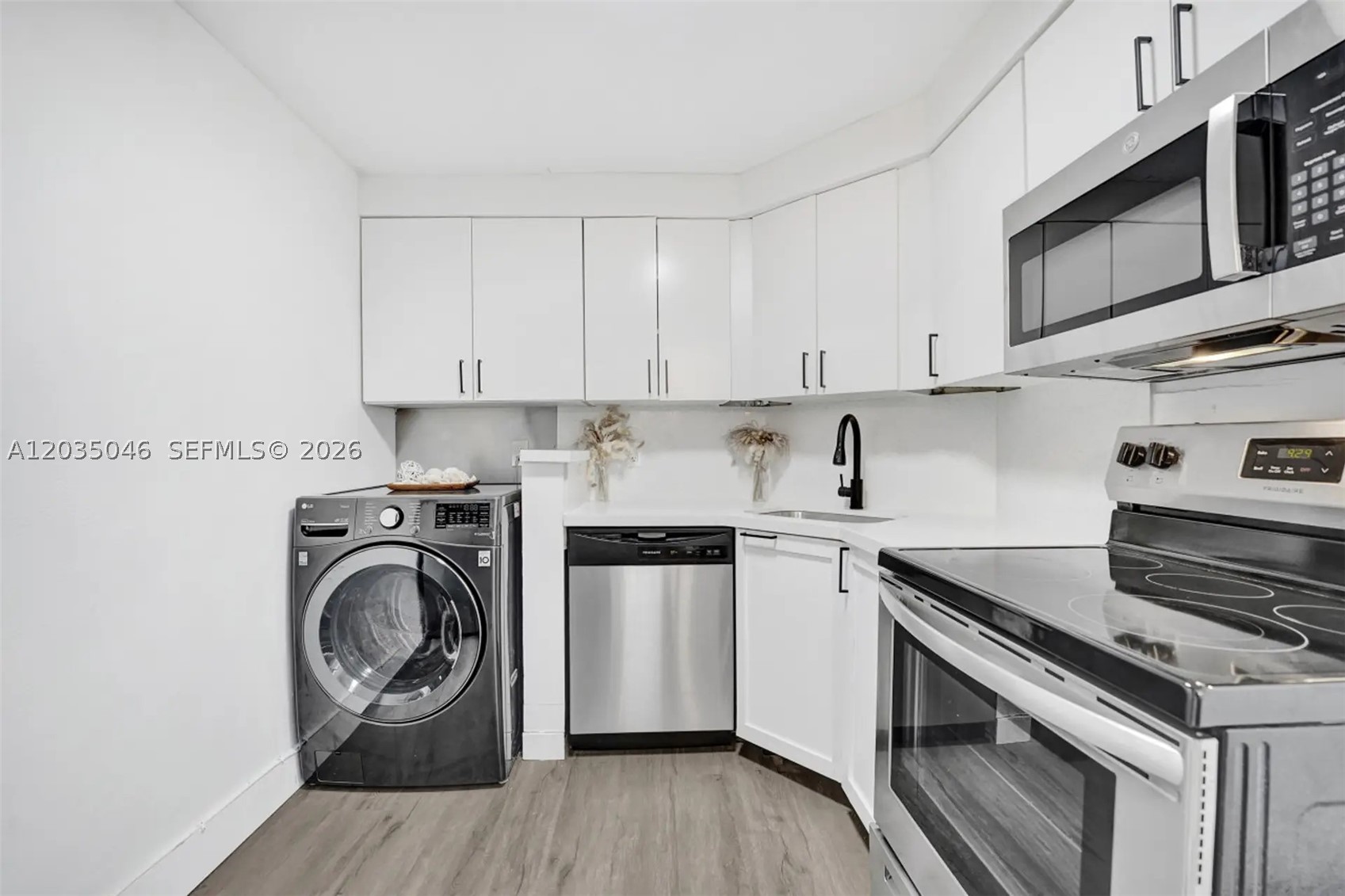 5225 Collins Ave #1606 Miami Beach, FL 33140