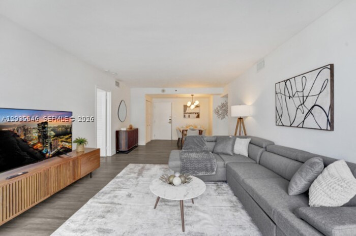 5225 Collins Ave #1606 Miami Beach, FL 33140