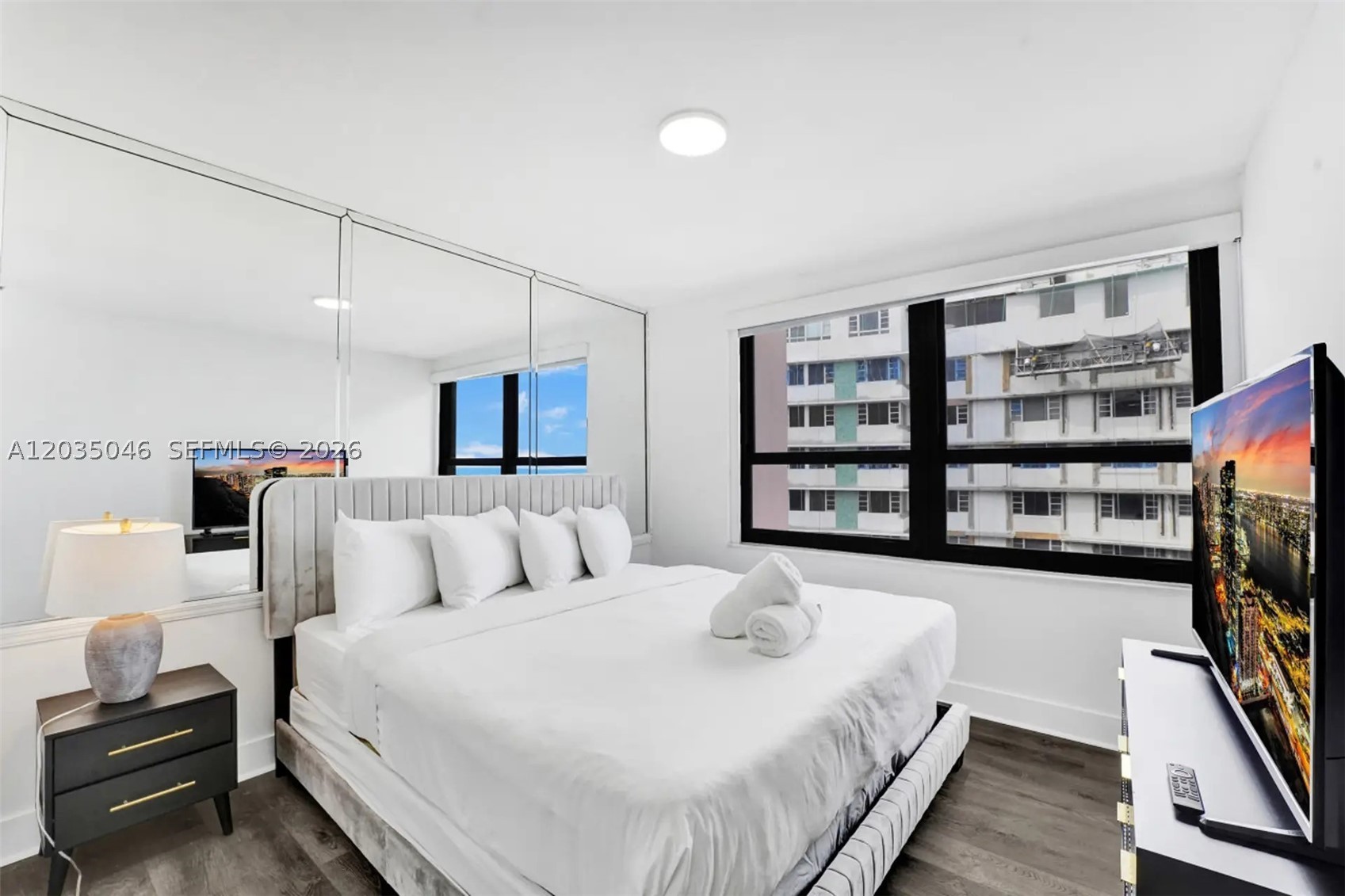 5225 Collins Ave #1606 Miami Beach, FL 33140