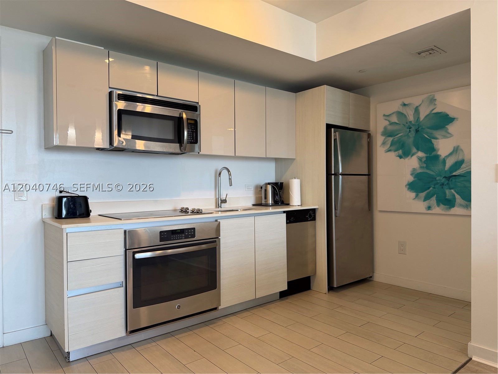 image Beachwalk Condominium10