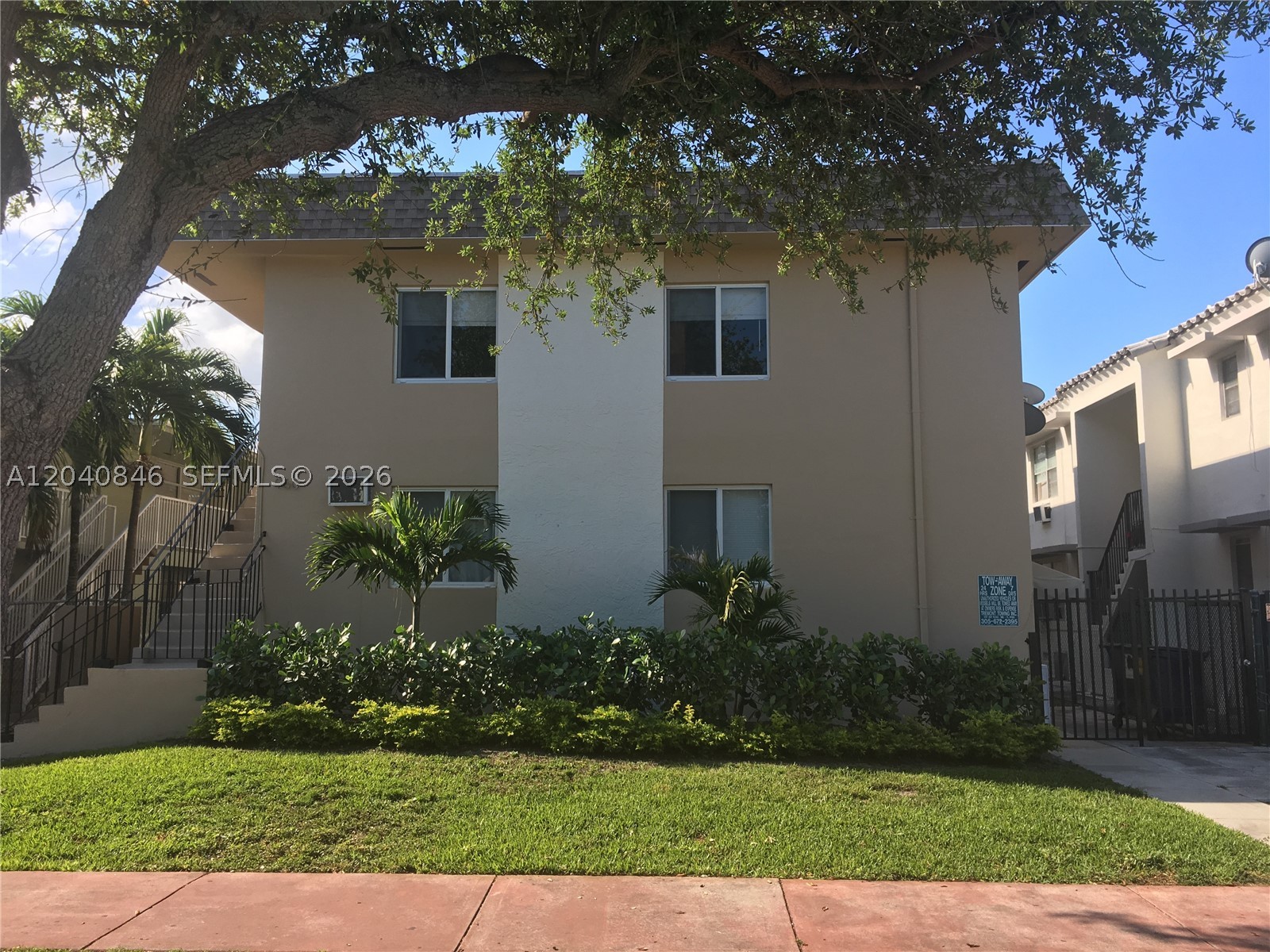 960 Biarritz Dr #2