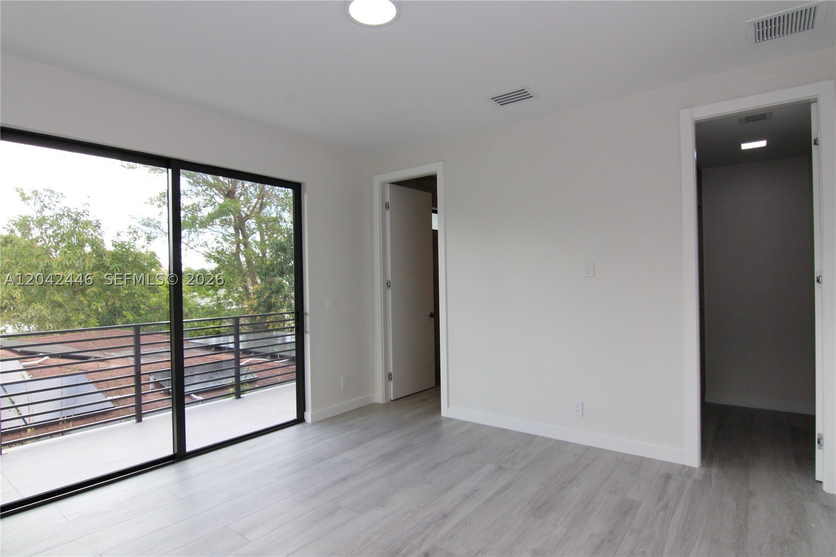 3540 Oak Ave Miami, FL 33133