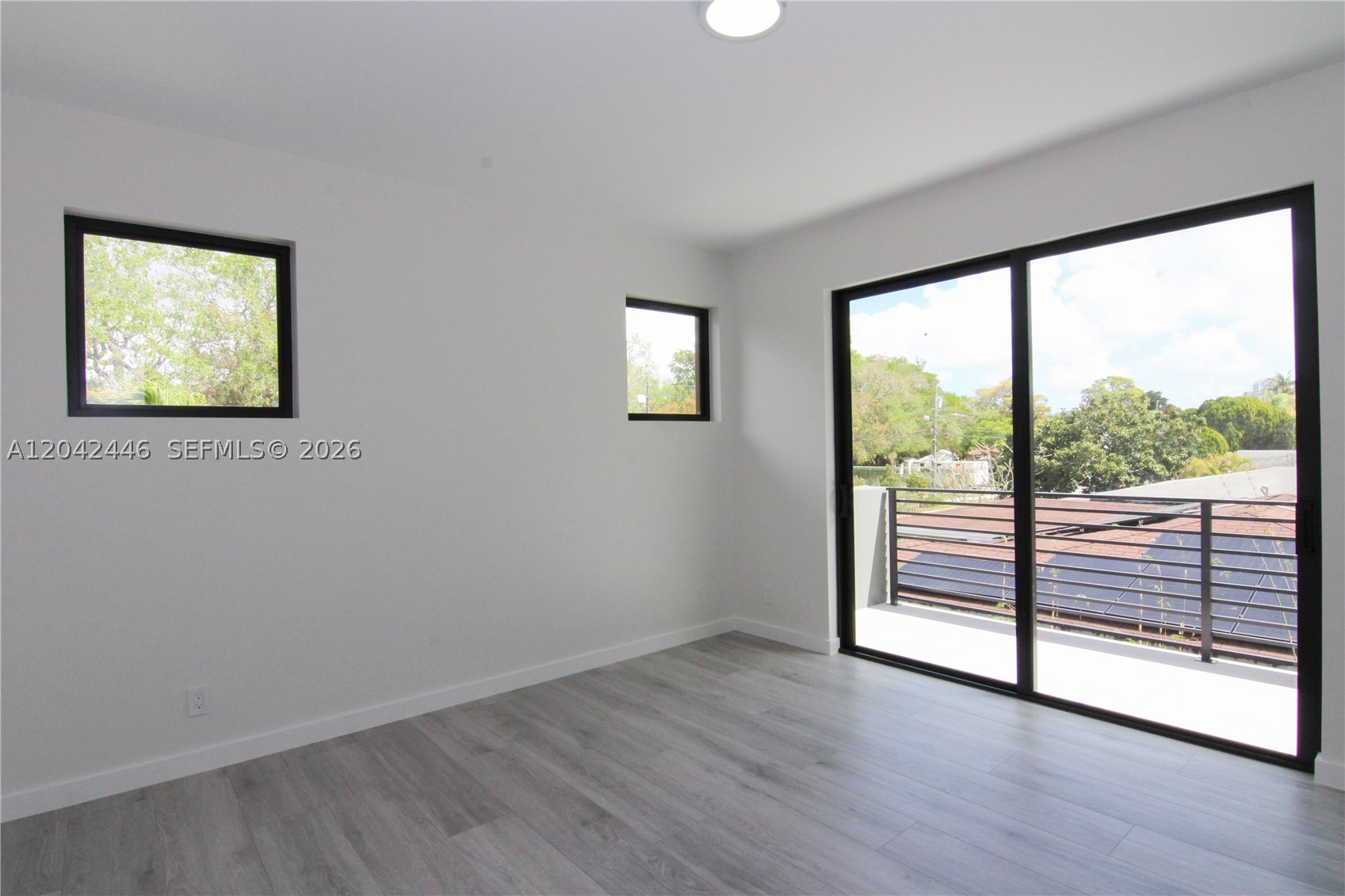 3540 Oak Ave Miami, FL 33133