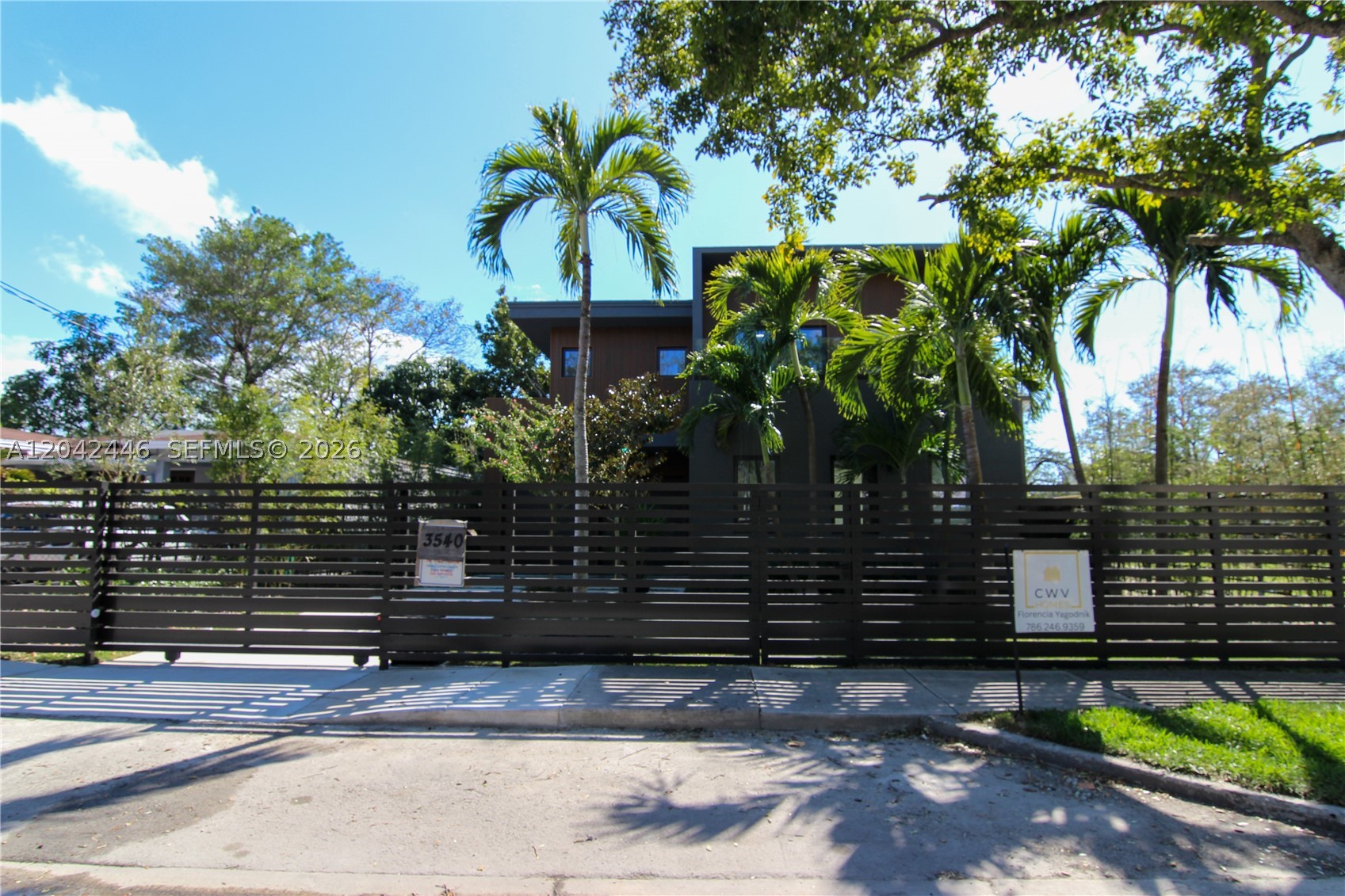3540 Oak Ave Miami, FL 33133