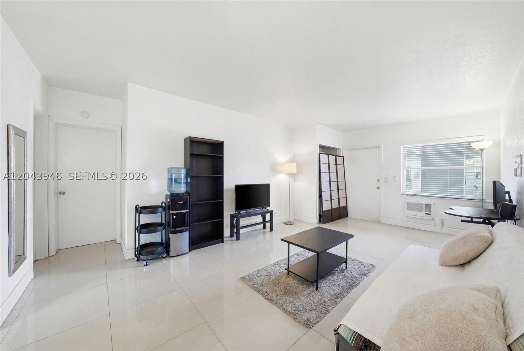 1100 NE 9th Ave #105