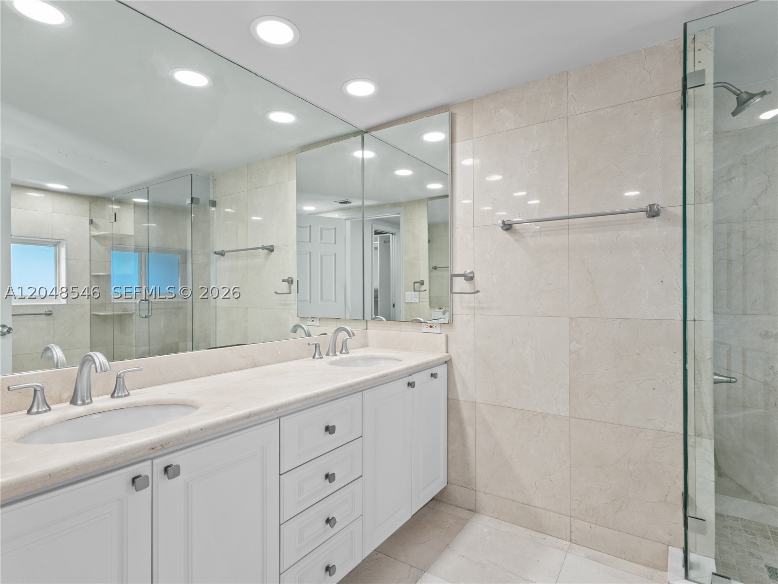 651 S Mashta Dr #651 Key Biscayne, FL 33149