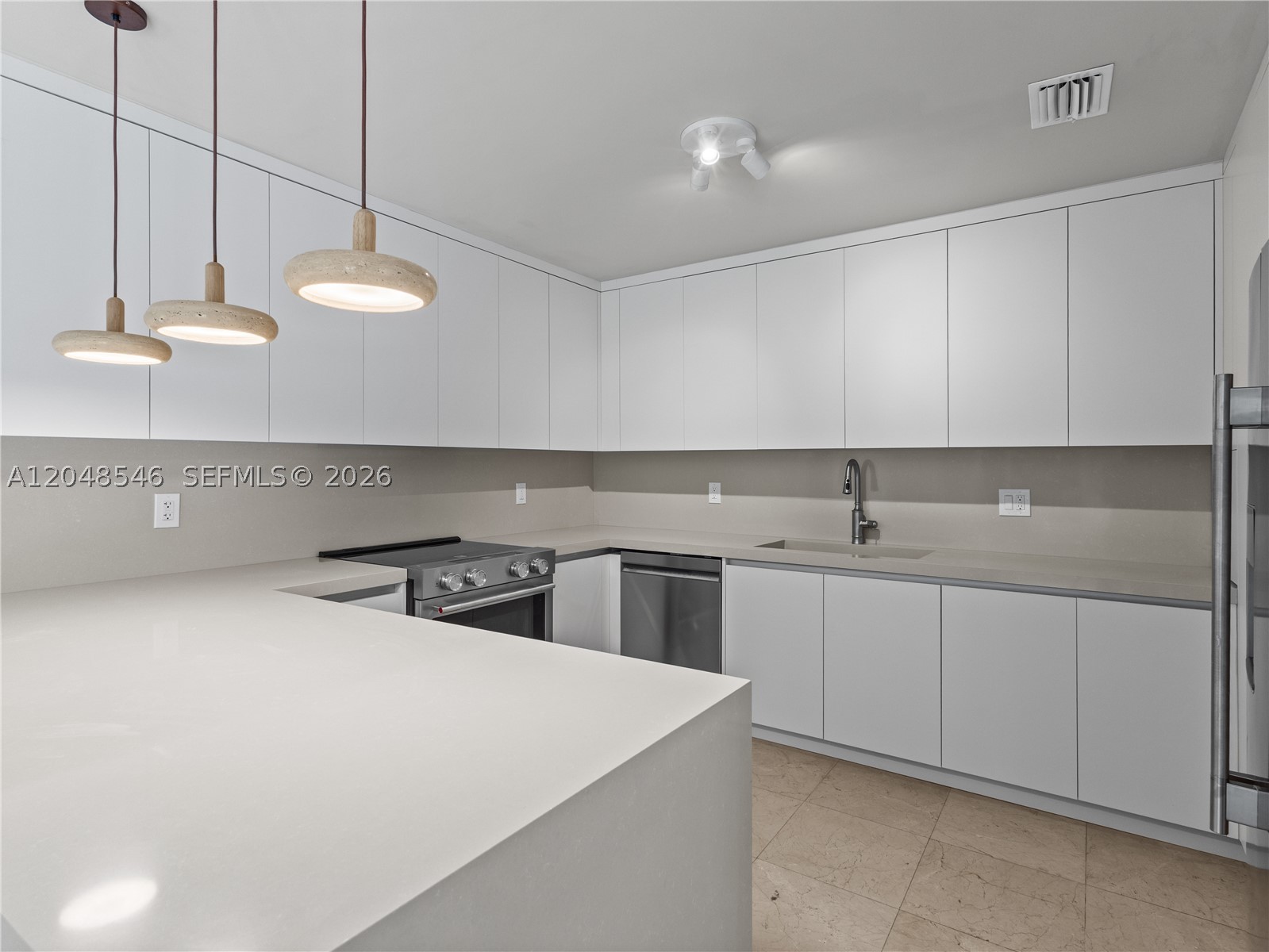 651 S Mashta Dr #651 Key Biscayne, FL 33149