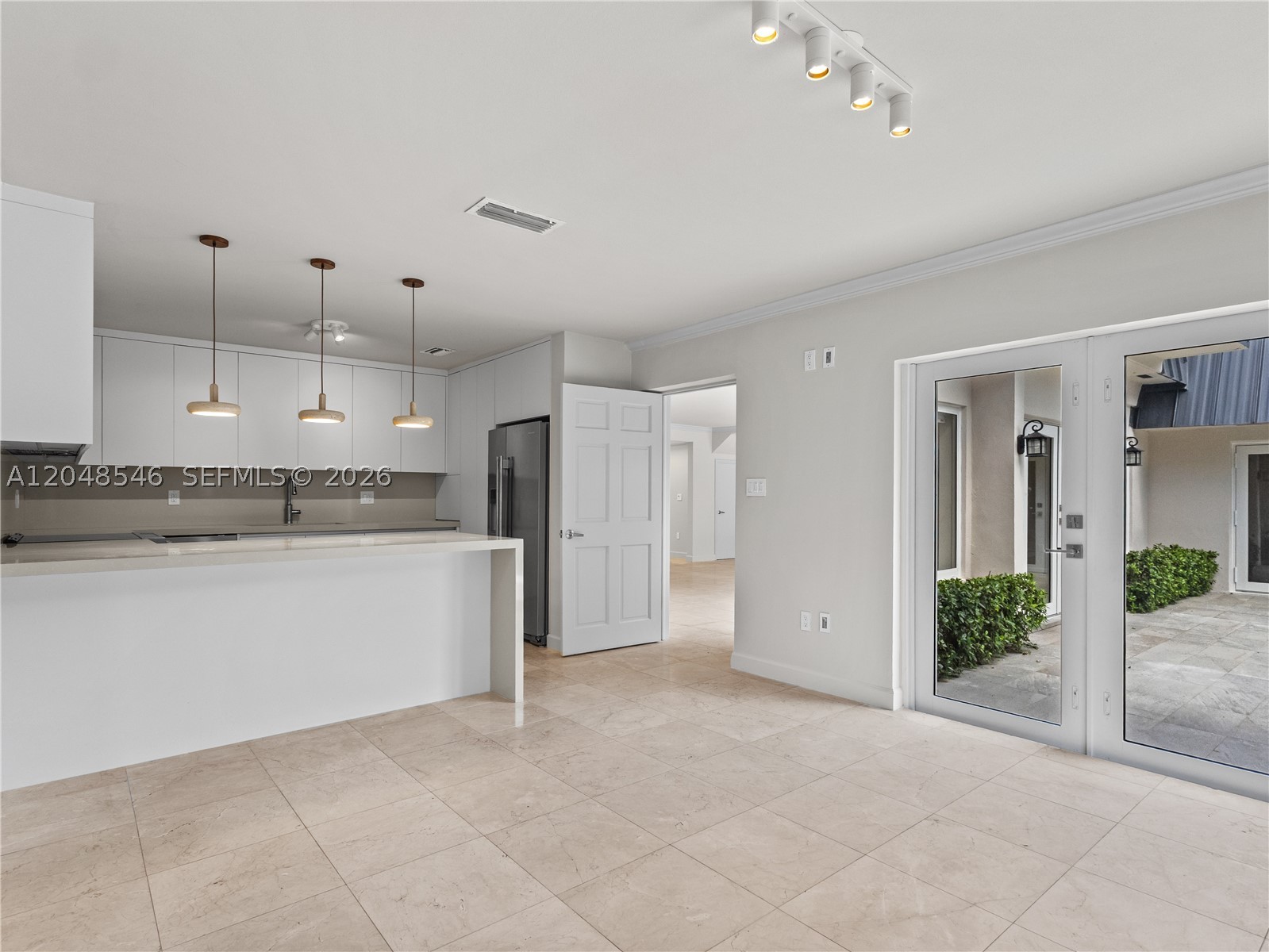 651 S Mashta Dr #651 Key Biscayne, FL 33149